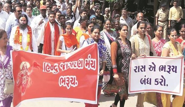 विरोध के बाद आयोजकों ने खुद ही रद्द दिया रास ए भरुच गरबा कार्यक्रम विरोध के बाद आयोजकों ने खुद ही रद्द दिया रास ए भरुच गरबा कार्यक्रम