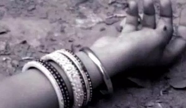 कानपुर : महिला के साथ गैंगरेप, मरा समझकर खेत में छोड़ गए दरिंदे