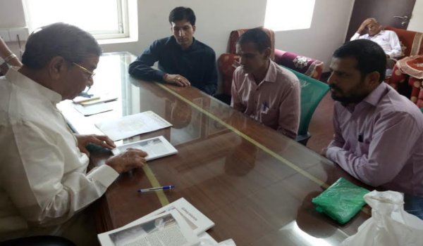 घनश्याम तिवाडी से मिला उदयपुर का प्रतिनिधि मंडल घनश्याम तिवाडी से मिला उदयपुर का प्रतिनिधि मंडल