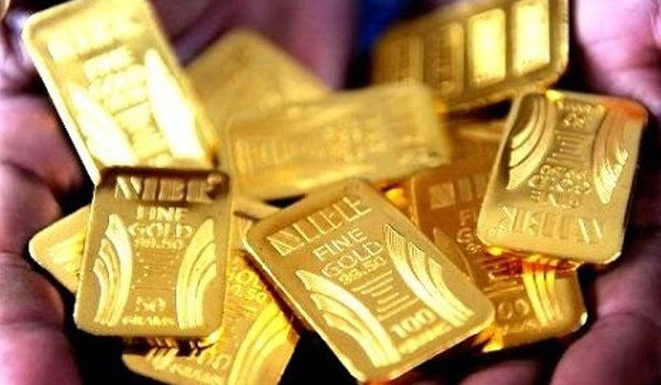 अंडर गारमेंट में छिपाकर लाए 36 लाख का सोना, 6 अरेस्ट अंडर गारमेंट में छिपाकर लाए 36 लाख का सोना, 6 अरेस्ट