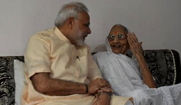 PM Modi takes blessings from mother hiraba in gandhinagar on his birthday