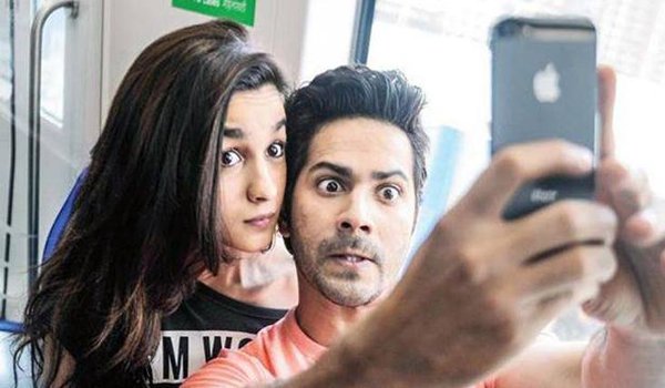 सेल्फी लेने से अधिक प्रशंसकों से बात करना पसंद : वरूण धवन सेल्फी लेने से अधिक प्रशंसकों से बात करना पसंद : वरूण धवन