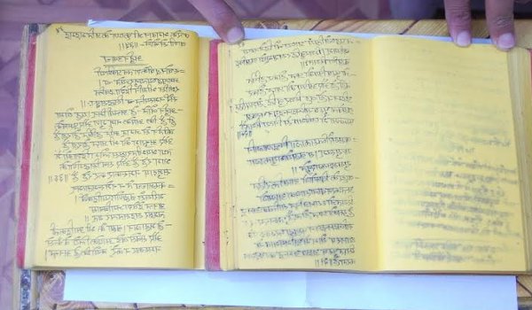 मिरर इमेज लिखने का लगा था शौक, लिख डाली विश्व प्रसिद्ध पुस्तकें मिरर इमेज लिखने का लगा था शौक, लिख डाली विश्व प्रसिद्ध पुस्तकें