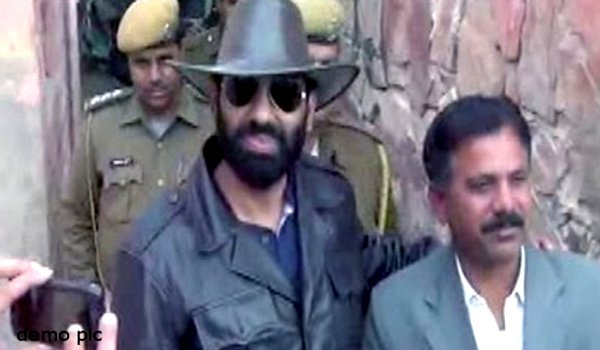 गैंगस्टर आनंदपाल सिंह को पुलिस कस्टडी से फरार हुए एक साल पूरा