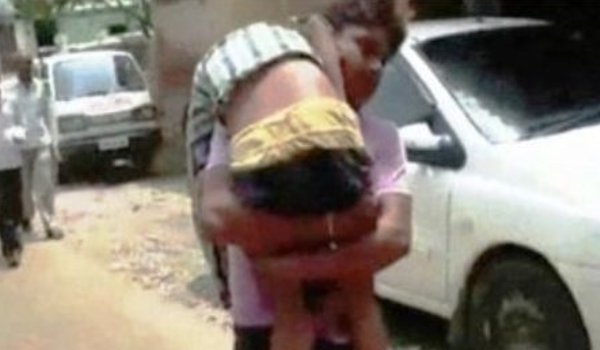 बेटे की मौत पिता के कंधे पर मामले में पीएमओ हुआ सख्त बेटे की मौत पिता के कंधे पर मामले में पीएमओ हुआ सख्त