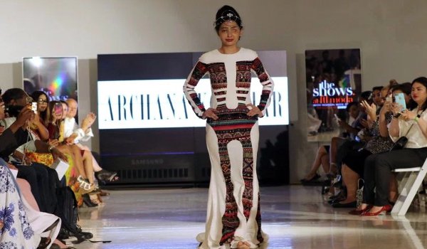 न्यूयार्क फैशन वीक में भारतीय तेजाब पीडि़ता रेशमा कुरैशी ने किया रैंप पर  वाक