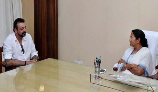 सीएम ममता बनर्जी से मिले फिल्म अभिनेता संजय दत्त सीएम ममता बनर्जी से मिले फिल्म अभिनेता संजय दत्त