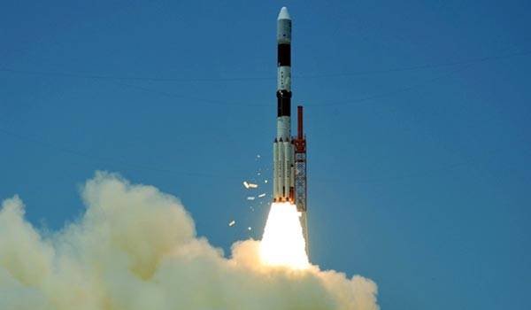 अंतरिक्ष में ऐतिहासिक छलांग : मौसम उपग्रह स्कैटसैट-1 समेत 8 सेटेलाइट लॉन्च