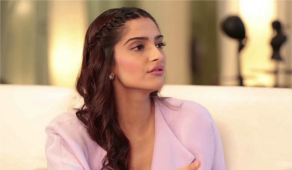 Sonam Kapoor highly recommends arvind kejriwal to see the film which based on him