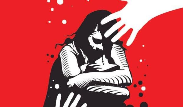 जम्मू में तैनात फौजी की पत्नी बच्चा चुराते दबोची गई जम्मू में तैनात फौजी की पत्नी बच्चा चुराते दबोची गई