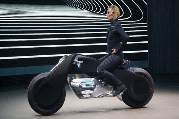PHOTOS: BMW ने लॉन्च की सेल्फ बैलेसिंग बाइक, देखकर हो जायेंगे हैरान