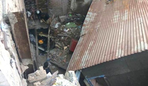 बांद्रा में पांचमंजिला झोपड़ा गिरने से 4 की मौत, 3 लोग घायल
