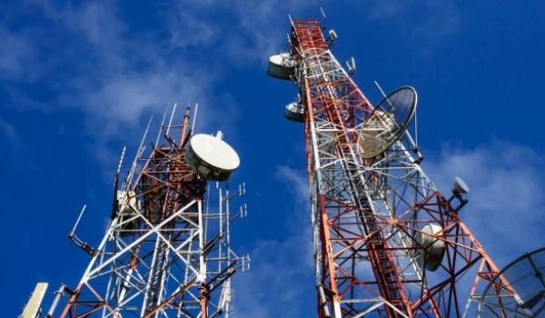 स्पेक्ट्रम नीलामी : दूसरे दिन 60,000 करोड़ की बोली स्पेक्ट्रम नीलामी : दूसरे दिन 60,000 करोड़ की बोली