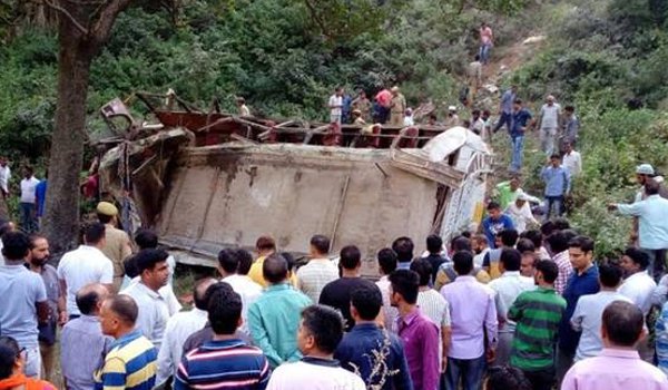 रियासी जिले में बस खाई में गिरी, 22 लोगों की मौत