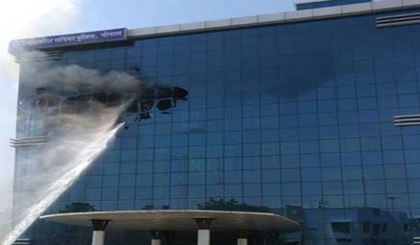 भोपाल में सायबर सेल की इमारत में लगी आग भोपाल में सायबर सेल की इमारत में लगी आग