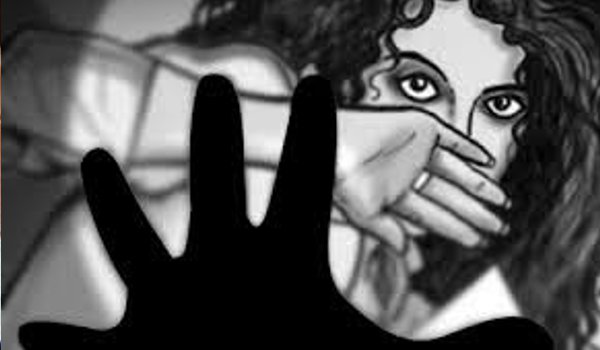 इंजीनियरिंग कालेज के हॉस्टल में छात्रा के साथ रेप, 3 अरेस्ट इंजीनियरिंग कालेज के हॉस्टल में छात्रा के साथ रेप, 3 अरेस्ट
