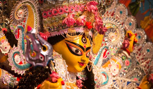 दुर्गा पूजा : बंगला समुदाय का उल्लास चरम पर