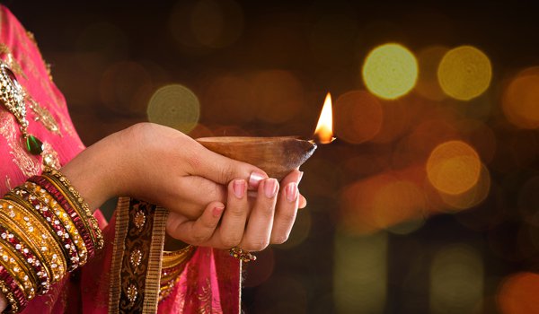 132 साल बाद विशेष संयोग, इस दीवाली पर धन से भर जाएगी झोली 132 साल बाद विशेष संयोग, इस दीवाली पर धन से भर जाएगी झोली