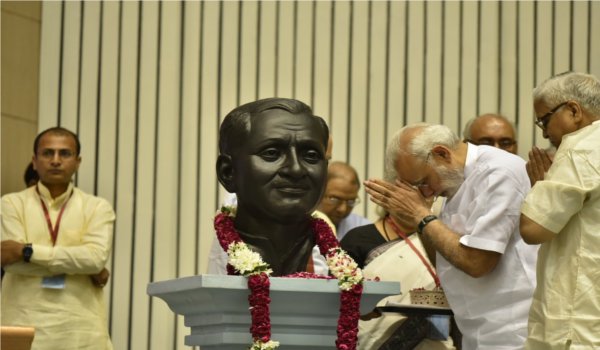 भाजपा की राजनीतिक यात्रा का श्रेय दीनदयाल जी को : पीएम मोदी भाजपा की राजनीतिक यात्रा का श्रेय दीनदयाल जी को : पीएम मोदी
