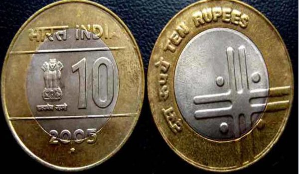 10 रुपए के नकली और असली सिक्कों के फेर में फंसे ग्राहक-दुकानदार 10 रुपए के नकली और असली सिक्कों के फेर में फंसे ग्राहक-दुकानदार