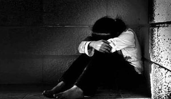 कल्याण में नाबालिग छात्रा के साथ गैंगरेप कल्याण में नाबालिग छात्रा के साथ गैंगरेप