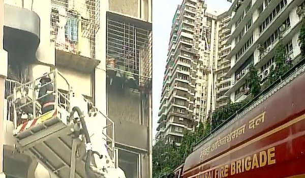 मुंबई : कफ परेड स्थित मेकर टॉवर में आग, दो की मौत