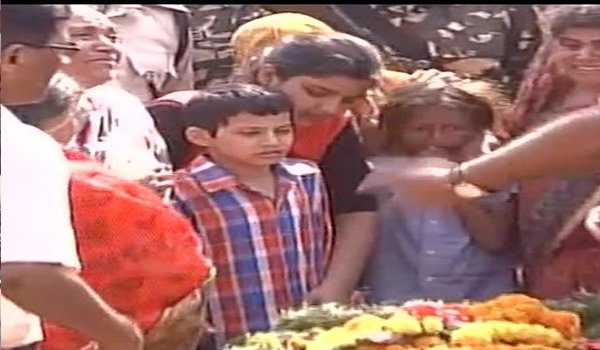 रक्सौल में शहीद जीतेन्द्र का अंतिम संस्कार, बेटे ने दी मुखाग्नि रक्सौल में शहीद जीतेन्द्र का अंतिम संस्कार, बेटे ने दी मुखाग्नि