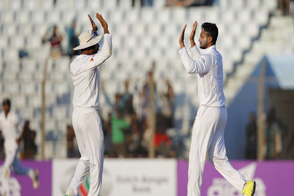इंग्लैंड ने बांग्लादेश को दिया 286 रन का लक्ष्य