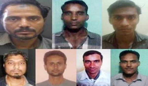 भोपाल जेल से फरार सिमी के आठों आतंकियों को मुठभेड़ में मार गिराया भोपाल जेल से फरार सिमी के आठों आतंकियों को मुठभेड़ में मार गिराया