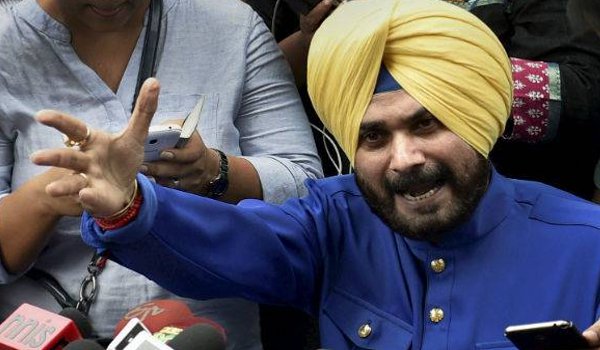 नवजोत सिंह सिद्धू का नया सियासी पैतरा, राहुल से मुलाकात नवजोत सिंह सिद्धू का नया सियासी पैतरा, राहुल से मुलाकात