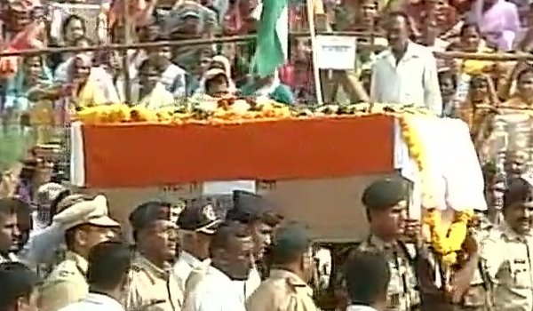 शहीद नितिन को दी गई विदाई, गांव में नहीं मनी दिवाली शहीद नितिन को दी गई विदाई, गांव में नहीं मनी दिवाली