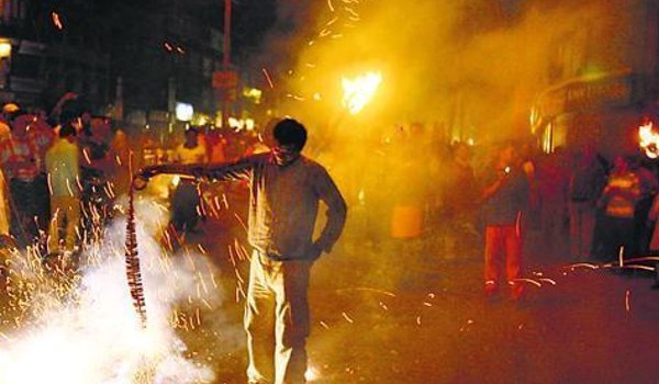 दिवाली पर प्रदूषण ने तोड़ा पिछले तीन साल का रिकोर्ड दिवाली पर प्रदूषण ने तोड़ा पिछले तीन साल का रिकोर्ड