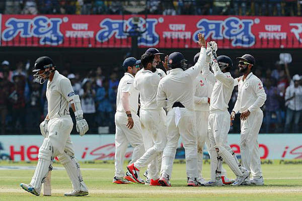 LIVE: न्यूजीलैंड 299 पर ऑलआउट, अश्विन ने लिए 6 विकेट, भारत को 258 की बढ़त