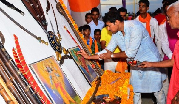 विजयदशमी बुराई पर अच्छाई की जीत का प्रतीक : राज्यवर्धन राठौड विजयदशमी बुराई पर अच्छाई की जीत का प्रतीक : राज्यवर्धन राठौड