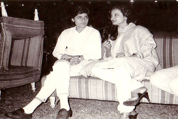 HAPPY B’DAY: बाइसेक्शुअल हैं रेखा, इस औरत के साथ है फिजिकल रिलेशन! HAPPY B’DAY: बाइसेक्शुअल हैं रेखा, इस औरत के साथ है फिजिकल रिलेशन!