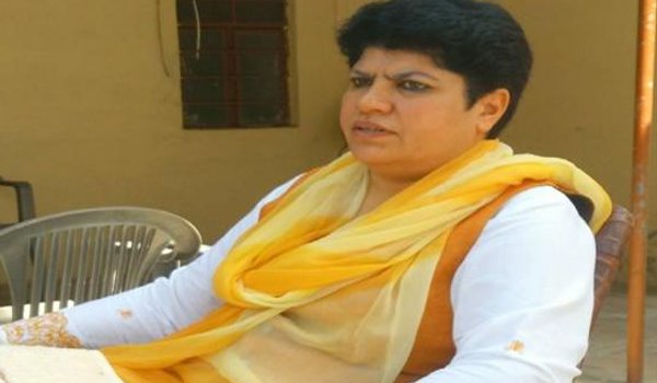 रीटा के कांग्रेस में जाने से पीसीसी के पूर्व चीफ डॉ.चंद्रभान को बड़ा झटका! रीटा के कांग्रेस में जाने से पीसीसी के पूर्व चीफ डॉ.चंद्रभान को बड़ा झटका!
