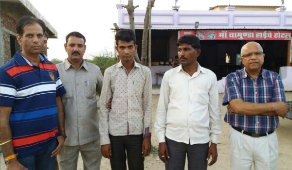 बाडमेर की महिला के भ्रूण लिंग परीक्षण में डॉक्टर व एजेंट अरेस्ट बाडमेर की महिला के भ्रूण लिंग परीक्षण में डॉक्टर व एजेंट अरेस्ट