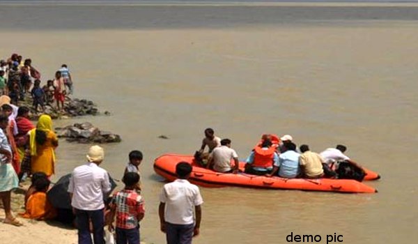 बिहार : फल्गु नदी में नाव पलटने से 10 की मौत, कई लापता