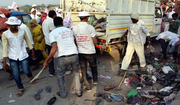 वाराणसी हादसा : एडीएम सिटी और सिटी मजिस्ट्रेट भी निलम्बित वाराणसी हादसा : एडीएम सिटी और सिटी मजिस्ट्रेट भी निलम्बित