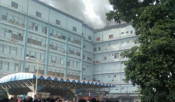 एसएसकेएम अस्पताल में लगी भीषण आग, सीएम ममता भी पहुंचीं