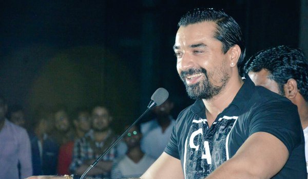 एक्टर एजाज खान ने मॉडल को भेजा अश्लील मैसेज, अरेस्ट एक्टर एजाज खान ने मॉडल को भेजा अश्लील मैसेज, अरेस्ट
