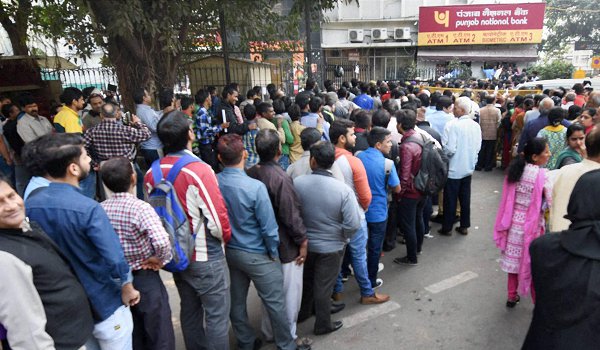 नोटबंदी पर हाईकोर्ट में दायर मामलों पर स्टे देने से सुप्रीम कोर्ट का इनकार नोटबंदी पर हाईकोर्ट में दायर मामलों पर स्टे देने से सुप्रीम कोर्ट का इनकार