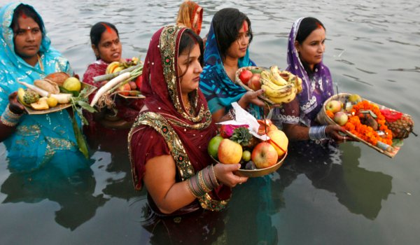 छठ देवी को प्रसन्न करने के लिए होती है सूर्य की अराधना छठ देवी को प्रसन्न करने के लिए होती है सूर्य की अराधना