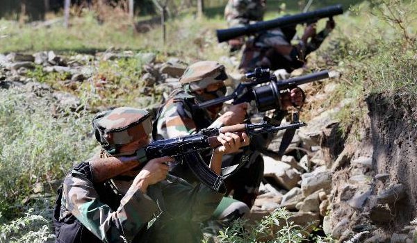 पाक गोलीबारी के दौरान 50 आतंकियों के घुसपैठ की आशंका पाक गोलीबारी के दौरान 50 आतंकियों के घुसपैठ की आशंका