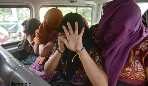 महिलाओं की तस्करी के आरोप में दंपती अरेस्ट, 4 युवतियां मिलीं