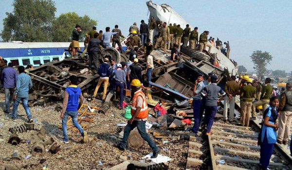 इंदौर-पटना एक्सप्रेस ट्रेन हादसे में 128 की मौत, 300 घायलों की पुष्टि इंदौर-पटना एक्सप्रेस ट्रेन हादसे में 128 की मौत, 300 घायलों की पुष्टि