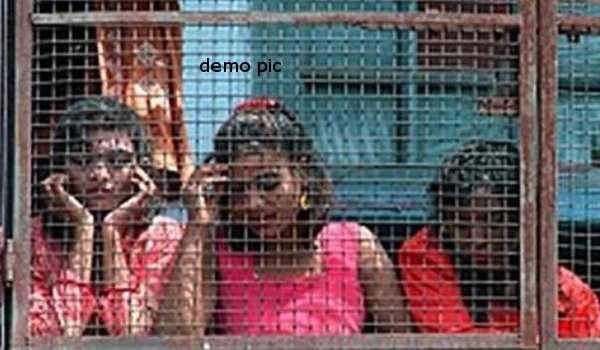 तीन नाबालिग लड़कियां बिकने से बचीं तीन नाबालिग लड़कियां बिकने से बचीं