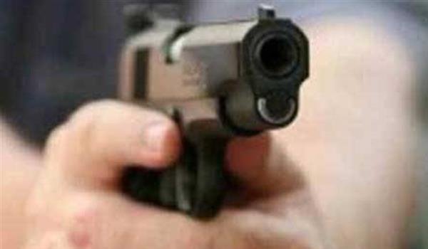 मालदा : बेटी के सामने ही उसके प्रेमी की गोली मारकर हत्या मालदा : बेटी के सामने ही उसके प्रेमी की गोली मारकर हत्या