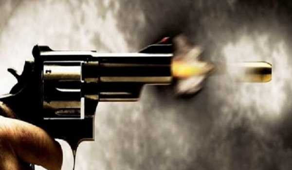 करौली में पेट्रोल पंप पर फायरिंग कर युवक फरार करौली में पेट्रोल पंप पर फायरिंग कर युवक फरार