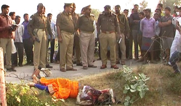 ब्लू वर्ल्ड थीम पार्क के पास गला रेतकर युवती की निर्मम हत्या ब्लू वर्ल्ड थीम पार्क के पास गला रेतकर युवती की निर्मम हत्या
